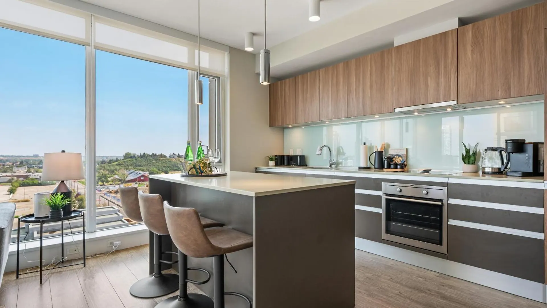 Modern Suite Calgary Downtown 5 Min Walk Stampede Kanada