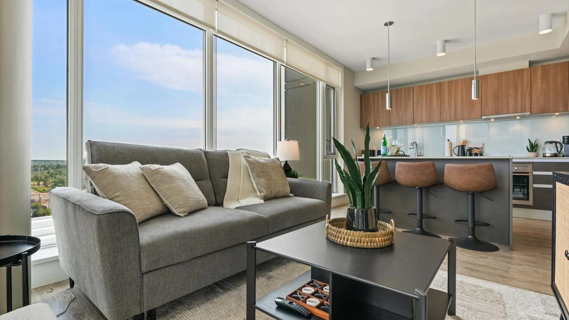 Modern Suite Calgary Downtown 5 Min Walk Stampede