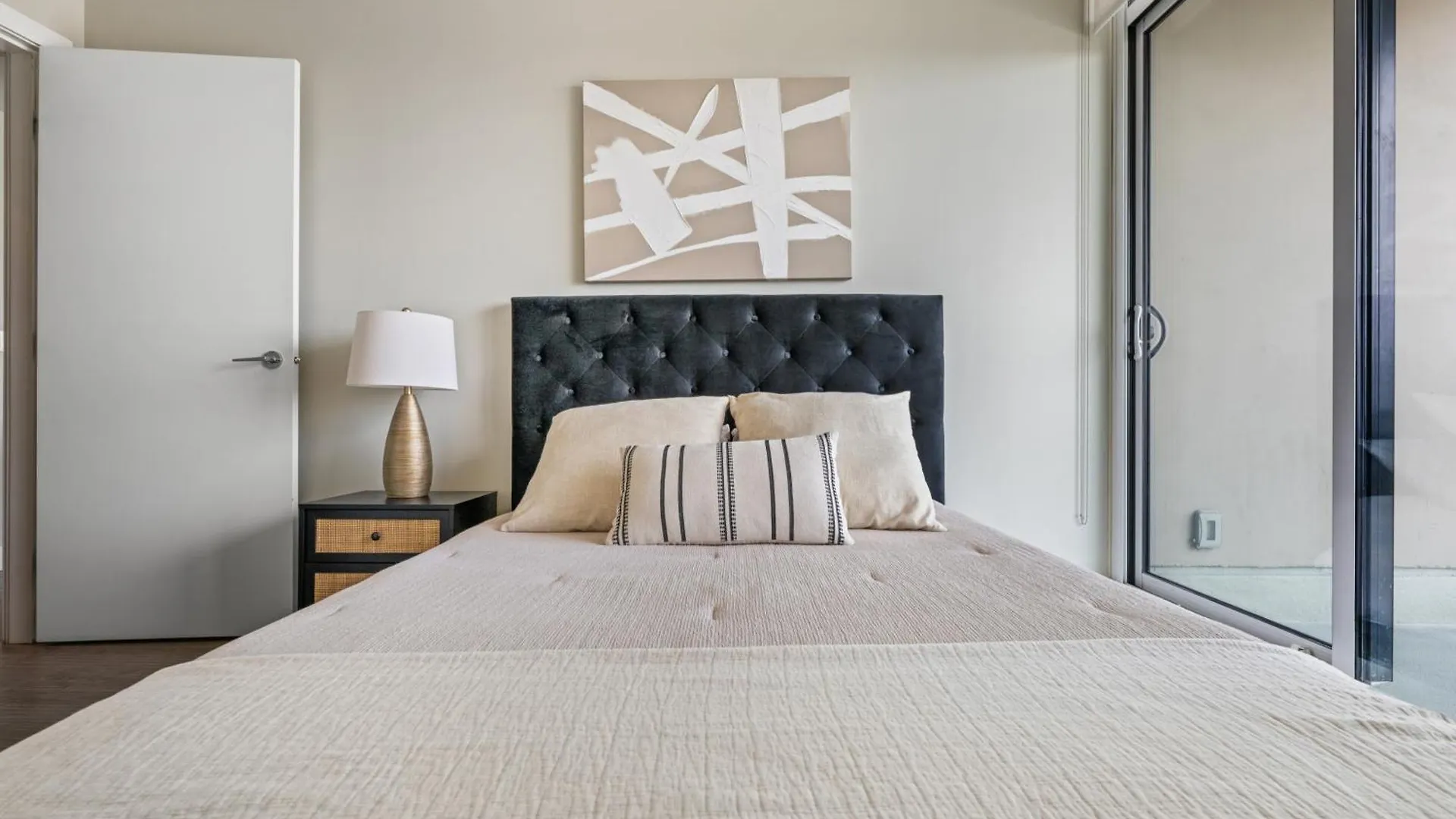 Modern Suite Calgary Downtown 5 Min Walk Stampede Apartamento